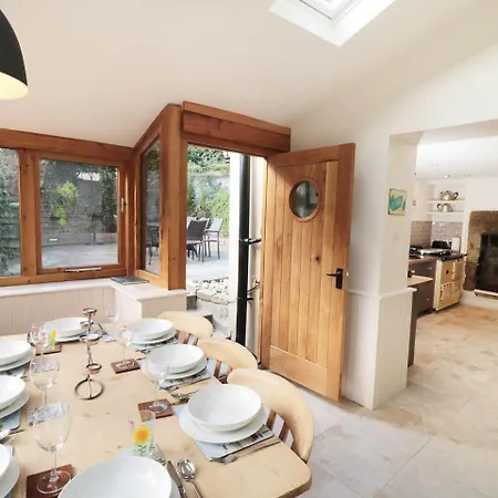 Holiday home Pear Tree House